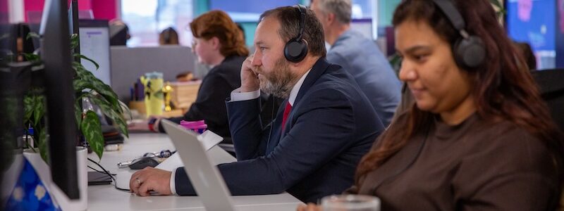 Ian Murray MP answers a customer call alongside other Octopus Energy call centre employees